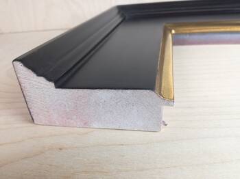 Czarna rama do obrazu na wymiar ze złotym brzegiem 23.5 karat