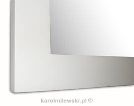 Lustro w białej ramie