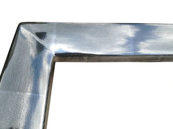 Złota rama do obrazu złocona białym złotem na szarej glince