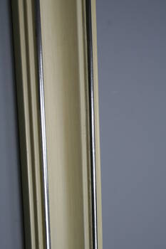 Lustro w kremowej ramie z białym złotem