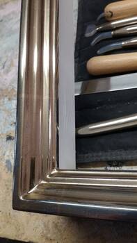 Rama do obrazu podczas nabłyszczania złota agatem