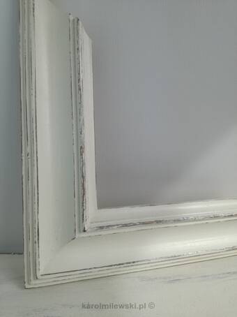 Przecierana biała rama do obrazu shabby chic